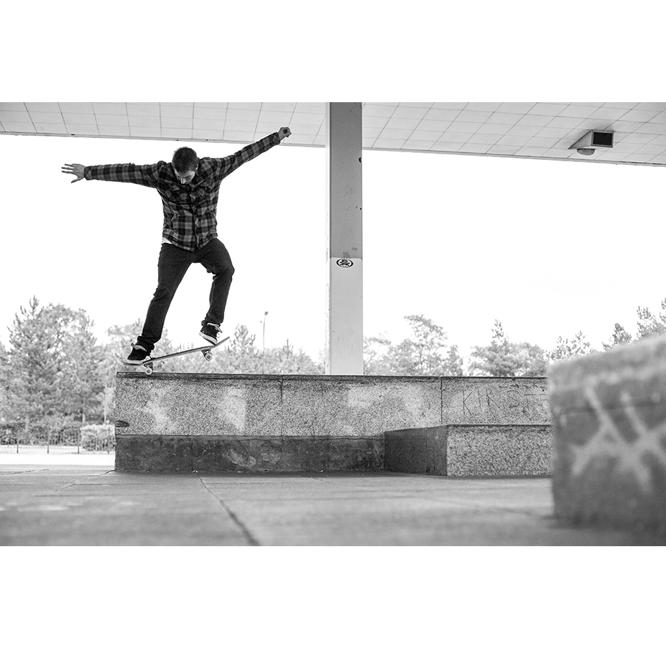 Leo Smith - switch backside nosegrind
