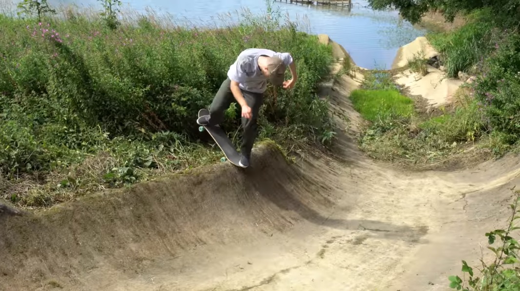 Grey Skate Mag Island